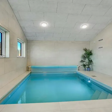 Luxurious In With Sauna 펜션 *